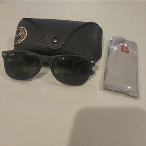 Ray-Ban new wayfarer sunglasses black